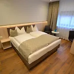 Hotel-gasthof Weisses Ross 3* Schwaig bei Nürnberg